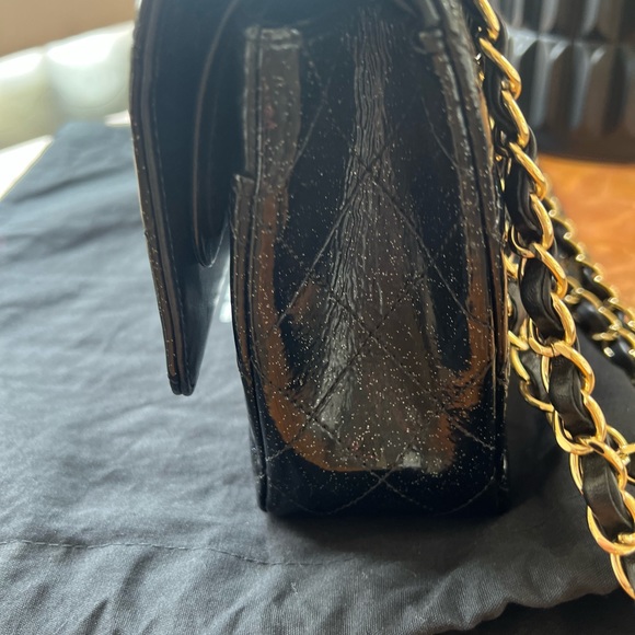 Beautiful patent Chanel bag size small - Picture 11 of 15